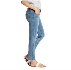 LEVI'S 524 Skinny Distressed Straight Leg Jeans Women's Size 29
